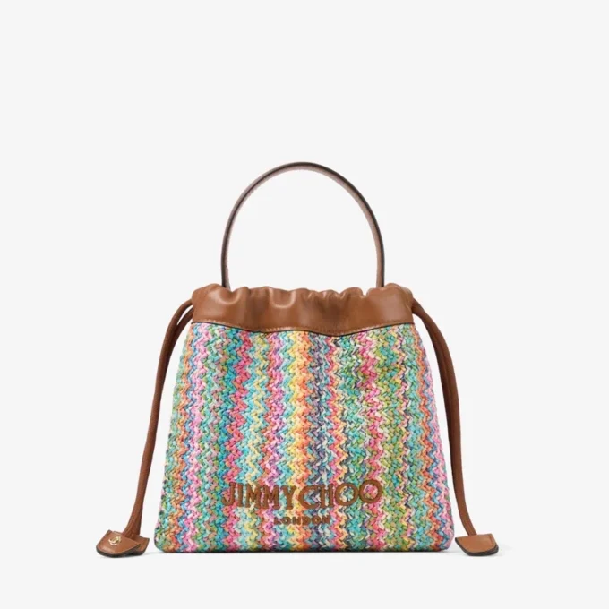 Dragsko-påse med handtag i flera färger och beige chevron-raffia med läderdetaljer Dragsko-påse med handtag i flera färger och beige chevron-raffia med läderdetaljer