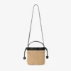 Dragsko-påse med handtag i naturfärgad och svart mjuk raffia med läderkant Dragsko-påse med handtag i naturfärgad och svart mjuk raffia med läderkant