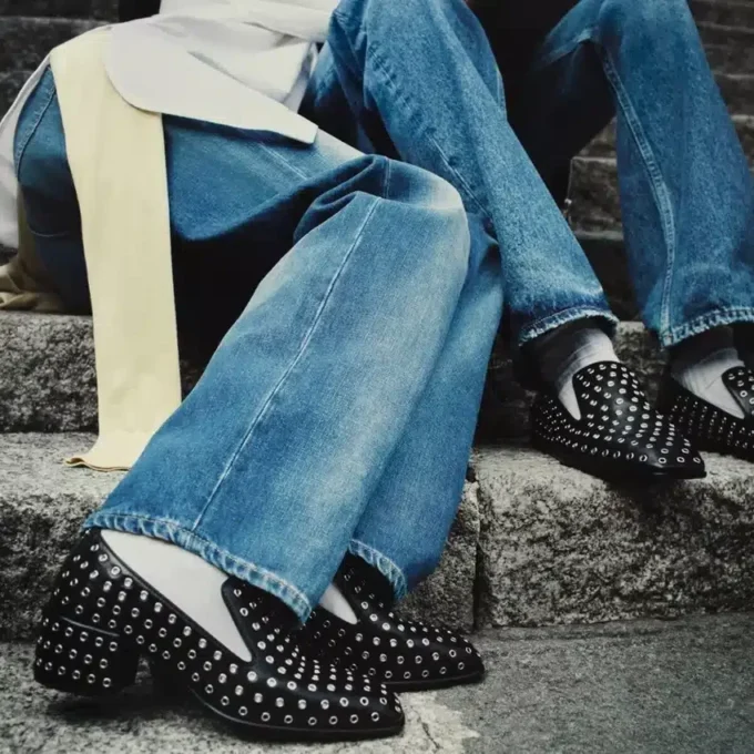 Eliot Slipper 45 Svarta tofflor i metalliskt nappaläder med öljetter