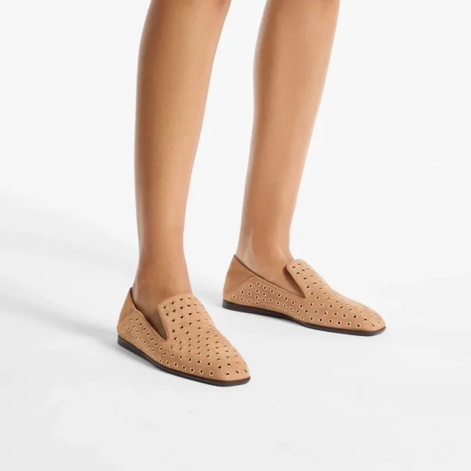 Eliot Slipper F Toffee-färgade mockaslippers med öljetter