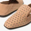 Eliot Slipper F Toffee-färgade mockaslippers med öljetter