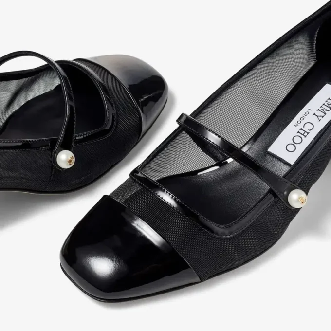Elisa 45 svarta pumps i lack och mesh