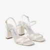 Elsy Block Heel 85 sandaler i elfenbensfärgad satin med kristallprydd spänne