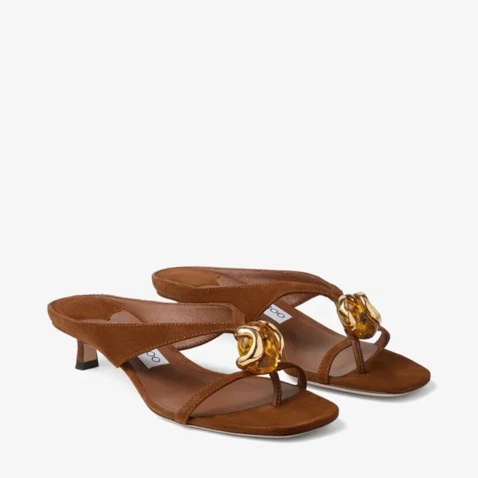 Emeri Stone 35 sandaler i tanfärgat mocka med stendetaljer