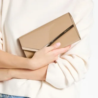 Emmie Chai-clutch i lackläder