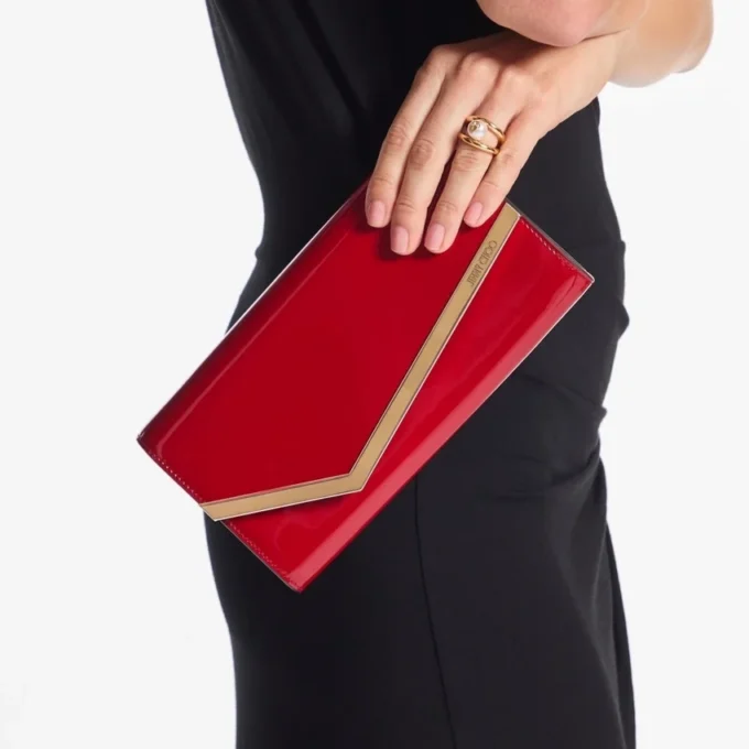 Emmie Ruby Red Clutch i lackläder Emmie Ruby Red Clutch i lackläder