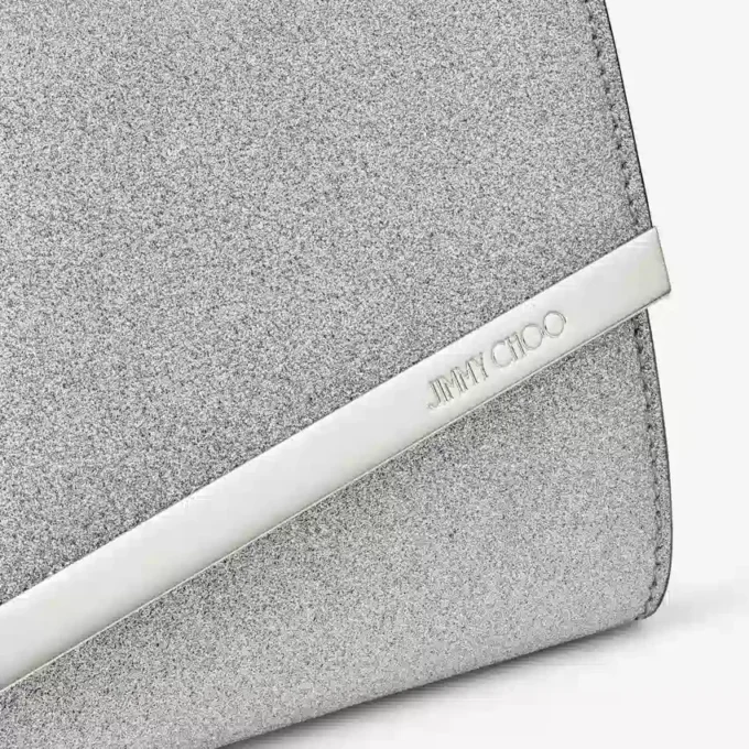 Emmie silverfärgad clutchväska i fint glitterläder Emmie silverfärgad clutchväska i fint glitterläder