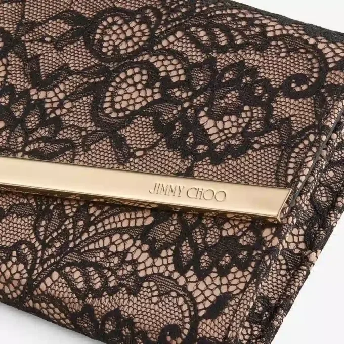 Emmie Svart och balettrosa jimmy choo spetsclutch