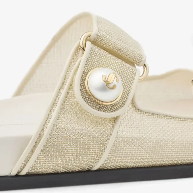 Fayence Sandal Champagne Sandaler i metalliskt lackläder med pärlor