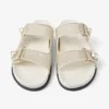 Fayence Sandal Champagne Sandaler i metalliskt lackläder med pärlor