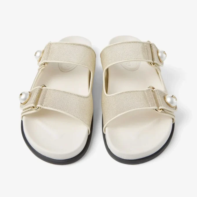 Fayence Sandal Champagne Sandaler i metalliskt lackläder med pärlor