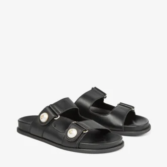 Fayence-sandal Svarta platta sandaler i läder med pärldekoration