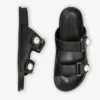 Fayence-sandal Svarta platta sandaler i läder med pärldekoration Fayence-sandal Svarta platta sandaler i läder med pärldekoration