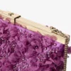 Ganache Violet Orchid satinclutch med broderade blomblad Ganache Violet Orchid satinclutch med broderade blomblad