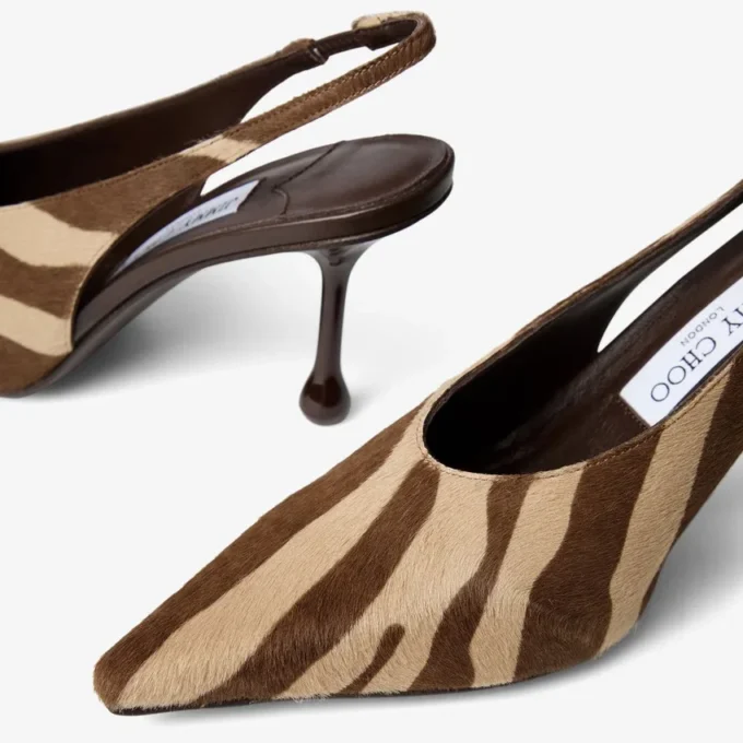 Isa 80 chokladbruna pumps i ponnyskinn med zebramönster Isa 80 chokladbruna pumps i ponnyskinn med zebramönster