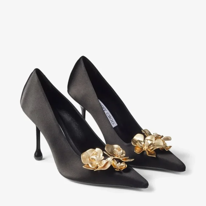 Ixia 95 svarta satinpumps med blommor