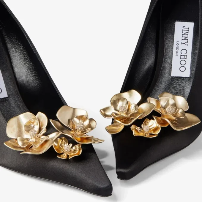 Ixia 95 svarta satinpumps med blommor