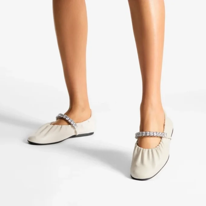 Jade Ballerina Latte Ballerinaskor i mjukt nappaläder med kristallrem Jade Ballerina Latte Ballerinaskor i mjukt nappaläder med kristallrem