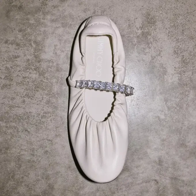 Jade Ballerina Latte Ballerinaskor i mjukt nappaläder med kristallrem Jade Ballerina Latte Ballerinaskor i mjukt nappaläder med kristallrem