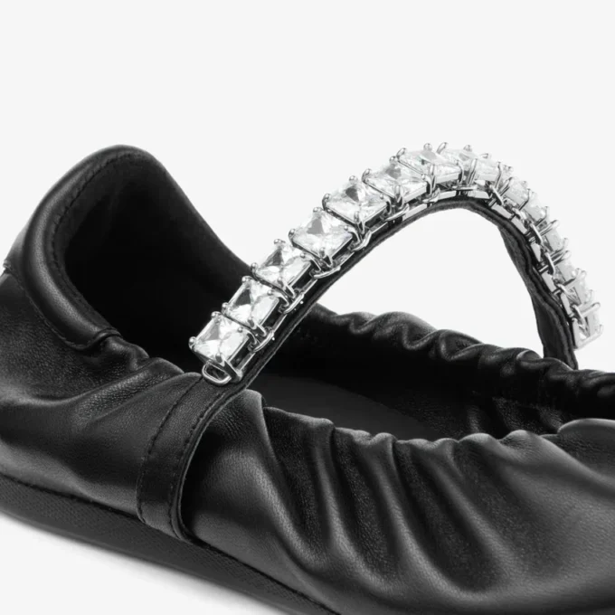 Jade Ballerina Svarta ballerinaskor i mjukt nappaläder med kristallrem Jade Ballerina Svarta ballerinaskor i mjukt nappaläder med kristallrem