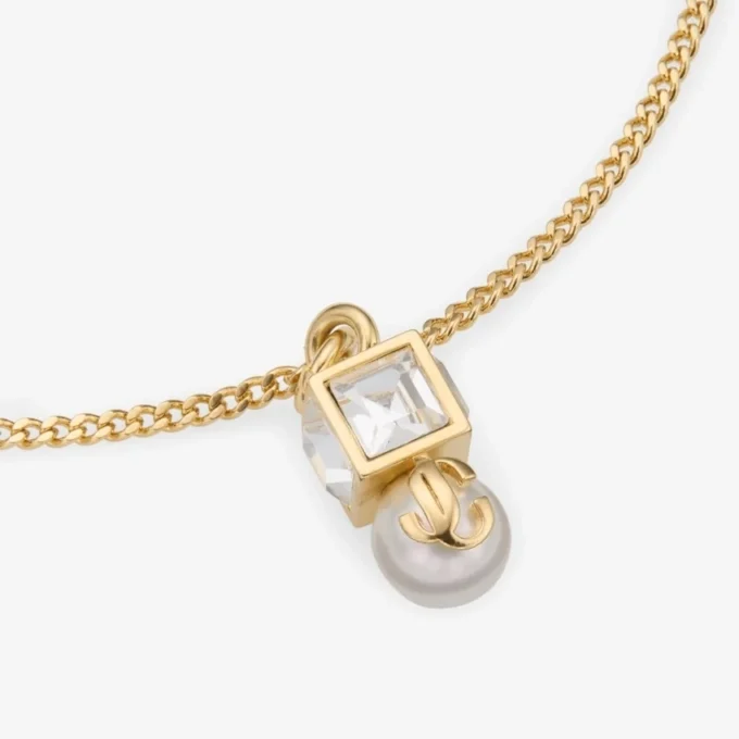 Jc Pearl Cube-armband Armband i guldmetall med pärla och kristallkub Jc Pearl Cube-armband Armband i guldmetall med pärla och kristallkub
