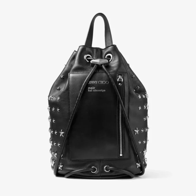 Jimmy Choo Noir Kei Ninomiya ryggsäck  Svart ryggsäck i nappaläder med metalliska stjärndekorationer