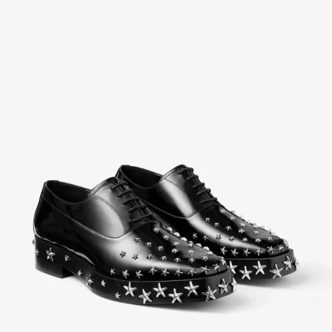 Jimmy Choo Noir Kei Ninomiya Star Skor Svarta snörskor i polerat kalvskinn med stjärndekoration Jimmy Choo Noir Kei Ninomiya Star Skor Svarta snörskor i polerat kalvskinn med stjärndekoration