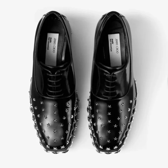 Jimmy Choo Noir Kei Ninomiya Star Skor Svarta snörskor i polerat kalvskinn med stjärndekoration Jimmy Choo Noir Kei Ninomiya Star Skor Svarta snörskor i polerat kalvskinn med stjärndekoration