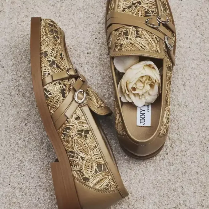 Kalia Loafer Loafers i naturligt blommigt vävt raffia och kalvskinn Kalia Loafer Loafers i naturligt blommigt vävt raffia och kalvskinn