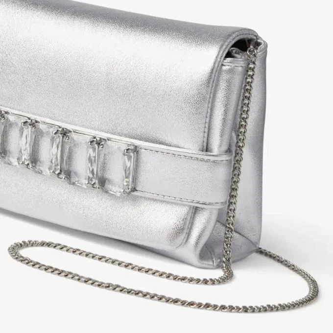 Kya silvermetallisk nappaläderclutch Kya silvermetallisk nappaläderclutch