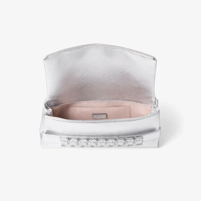 Kya silvermetallisk nappaläderclutch Kya silvermetallisk nappaläderclutch