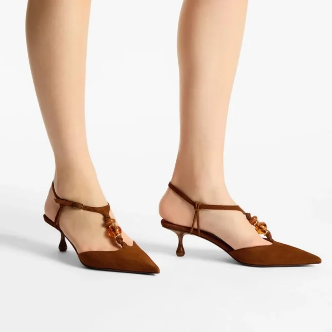 Lauri 50 Slingbacks i tanfärgat mocka med pärlor Lauri 50 Slingbacks i tanfärgat mocka med pärlor