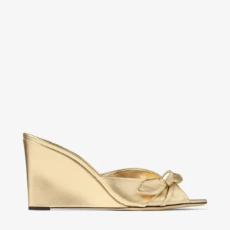 Livi Wedge 85 Guldfärgade metalliska nappaskinnsmules med kilklack och rosett