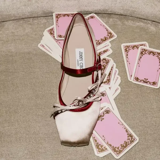 Loli Ballerina Macaron och rubinröda satinballerinaskor med satinrosetter Loli Ballerina Macaron och rubinröda satinballerinaskor med satinrosetter