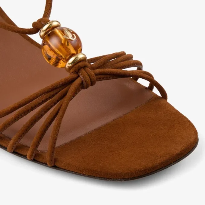 Lova 50 sandaler i tan-färgat mocka med pärlor Lova 50 sandaler i tan-färgat mocka med pärlor