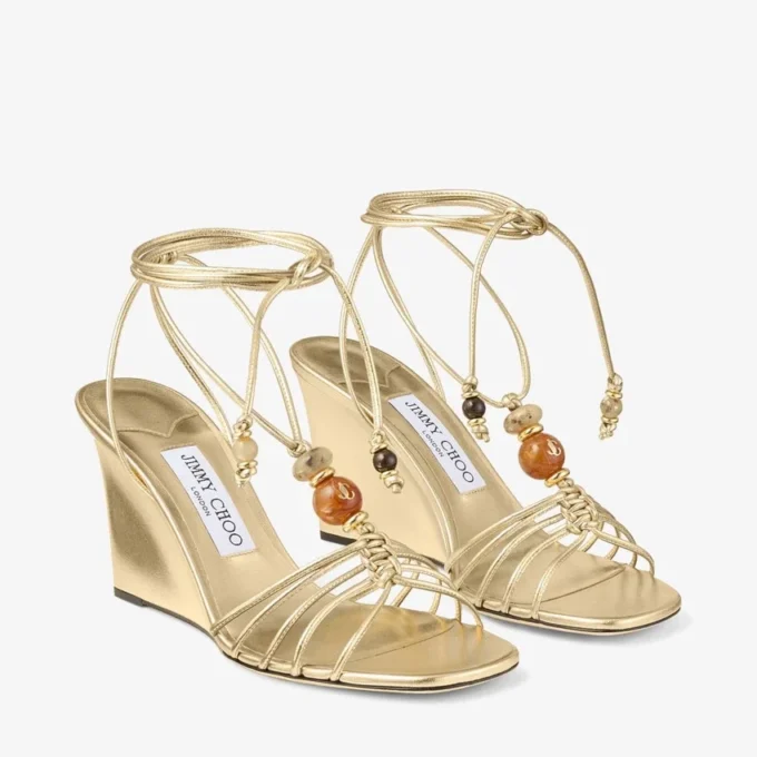 Lova Wedge 85 Guldmetalliskt nappaläder med pärlor Lova Wedge 85 Guldmetalliskt nappaläder med pärlor