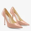 Love 100 spetsiga pumps i balettrosa lackläder med JC-emblem Love 100 spetsiga pumps i balettrosa lackläder med JC-emblem