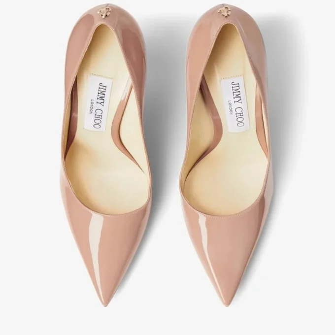 Love 100 spetsiga pumps i balettrosa lackläder med JC-emblem Love 100 spetsiga pumps i balettrosa lackläder med JC-emblem