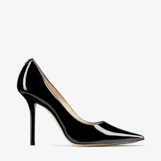 Love 100 svarta pumps i lackläder med spetsig tå och JC-emblem