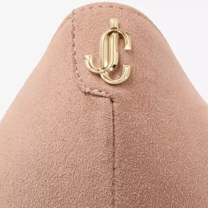 Love 65 spetsiga pumps i balettrosa mocka med JC-emblem Love 65 spetsiga pumps i balettrosa mocka med JC-emblem