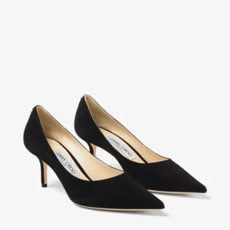 Love 65 svarta spetsiga pumps i mocka med Jc-emblem