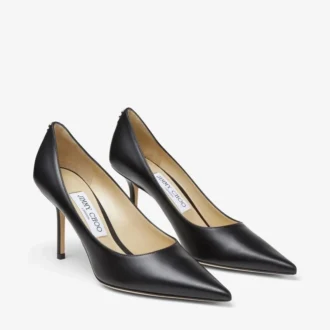 Love 85 svarta pumps i kalvskinn med Jc-emblem