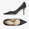 Love 85 svarta pumps i kalvskinn med Jc-emblem Love 85 svarta pumps i kalvskinn med Jc-emblem
