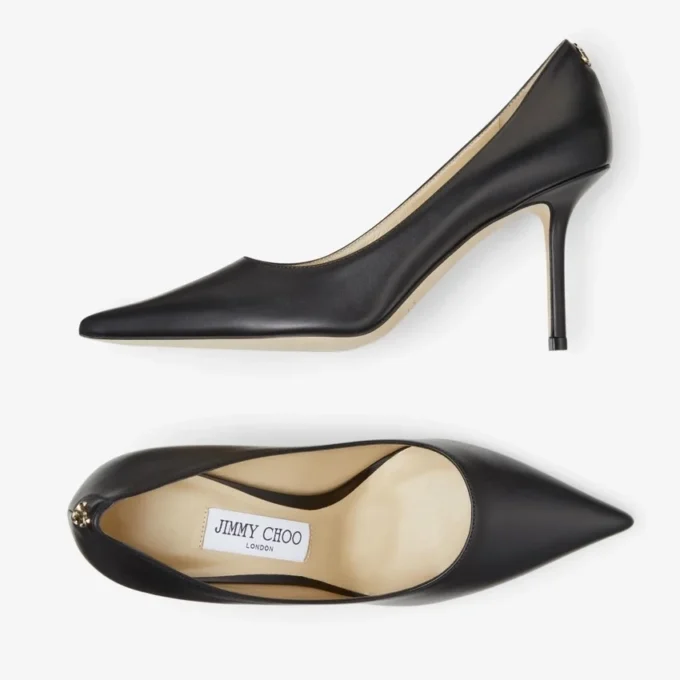 Love 85 svarta pumps i kalvskinn med Jc-emblem Love 85 svarta pumps i kalvskinn med Jc-emblem
