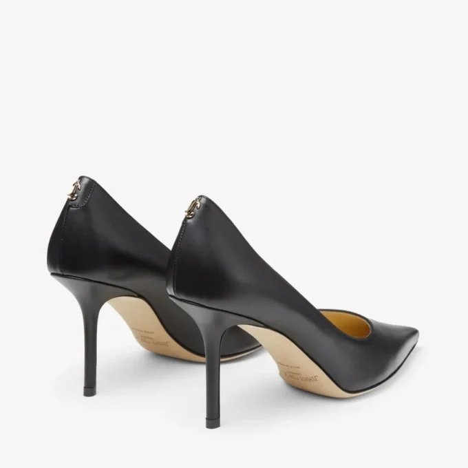 Love 85 svarta pumps i kalvskinn med Jc-emblem Love 85 svarta pumps i kalvskinn med Jc-emblem