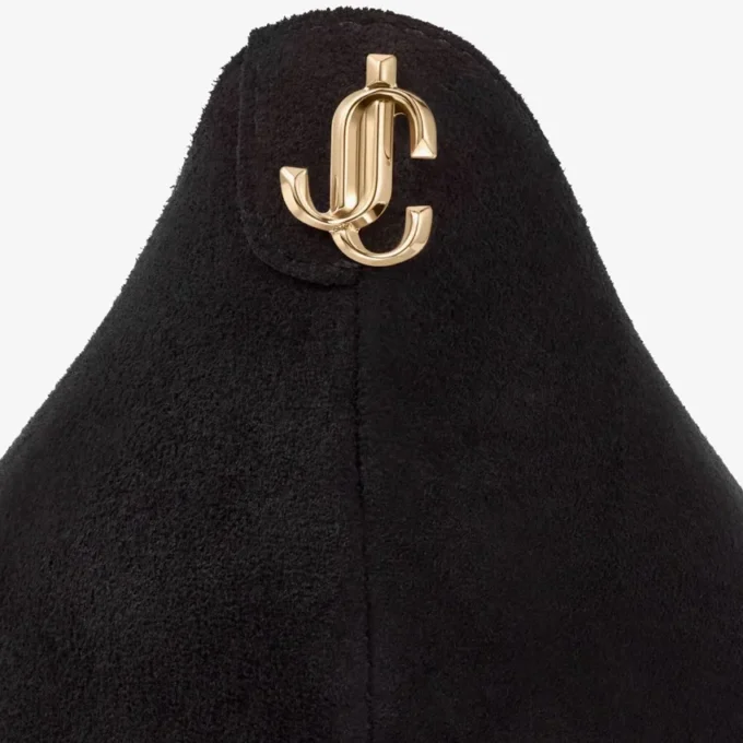 Love 85 svarta spetsiga pumps i mocka med JC-emblem Love 85 svarta spetsiga pumps i mocka med JC-emblem
