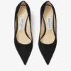 Love 85 svarta spetsiga pumps i mocka med JC-emblem Love 85 svarta spetsiga pumps i mocka med JC-emblem