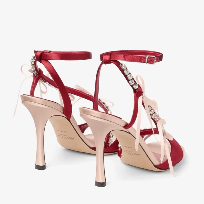 Lula 100 sandaler i macaron- och rubinröd satin med rosetter