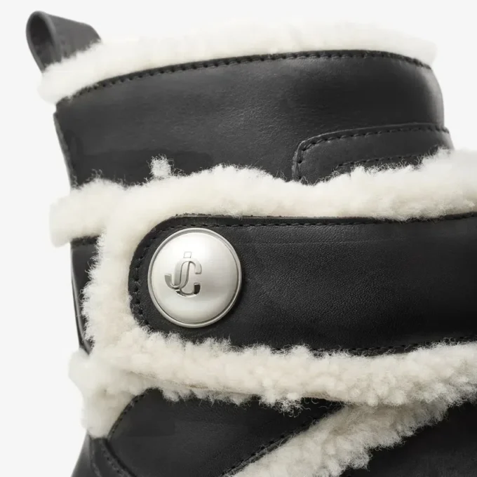 Meena platta svarta ankelstövlar i glansigt kalvskinn med shearling