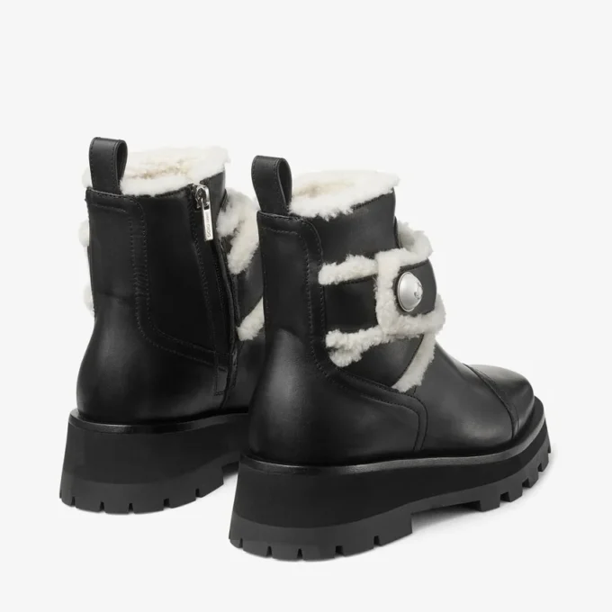 Meena platta svarta ankelstövlar i glansigt kalvskinn med shearling